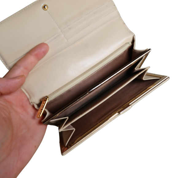 Samantha Thavasa Long Wallet Beige Patent Leather, Heart Ingrained Gold Hardware - Picture 6 of 11